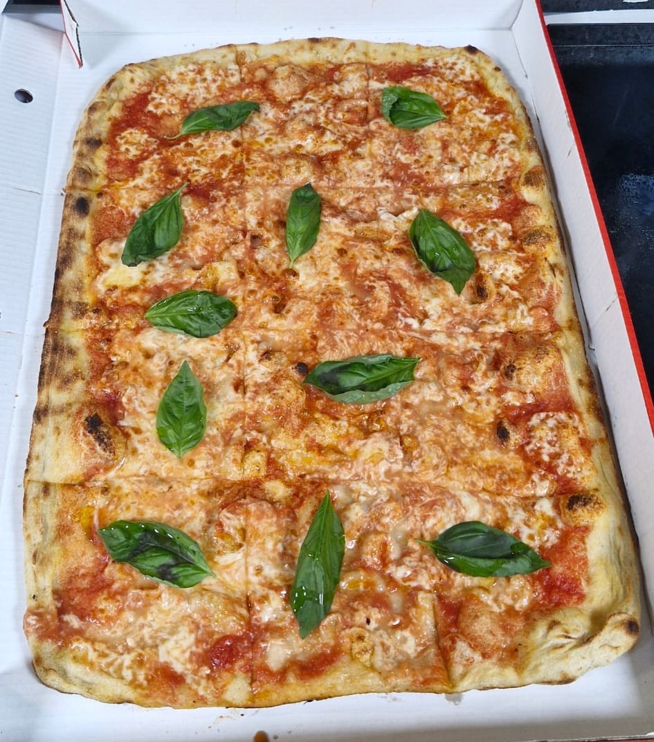 Family Pizza Margherita